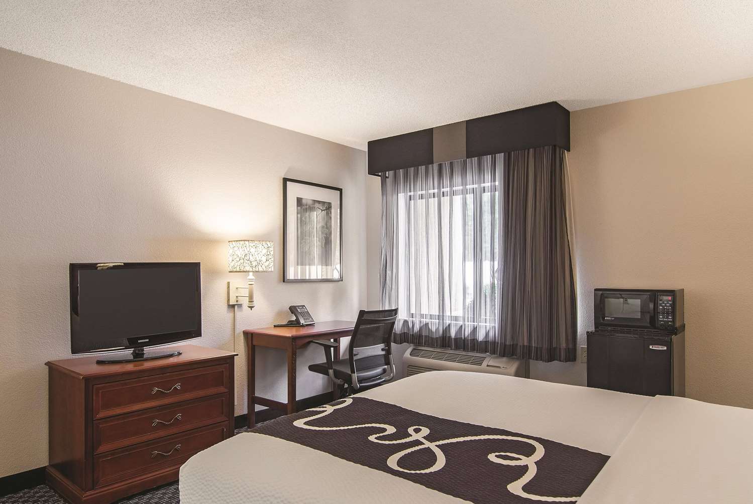 Howard Johnson by Wyndham Sacramento Downtown 26/58