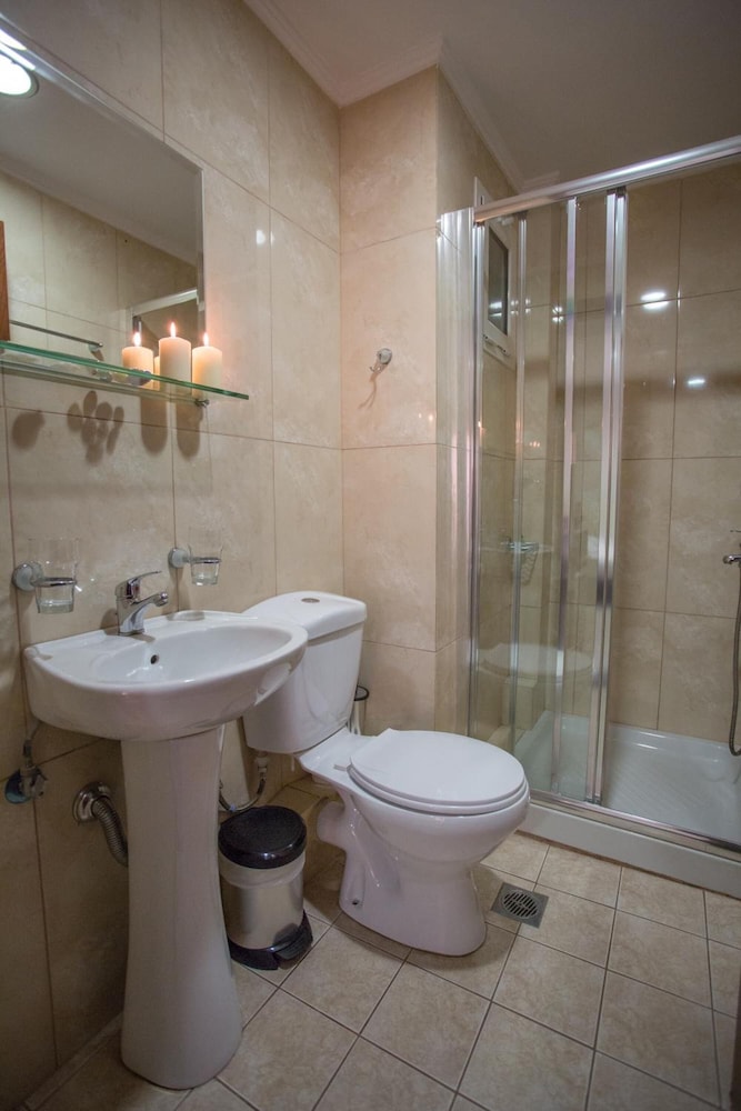 Theofilos Hotel 48/49