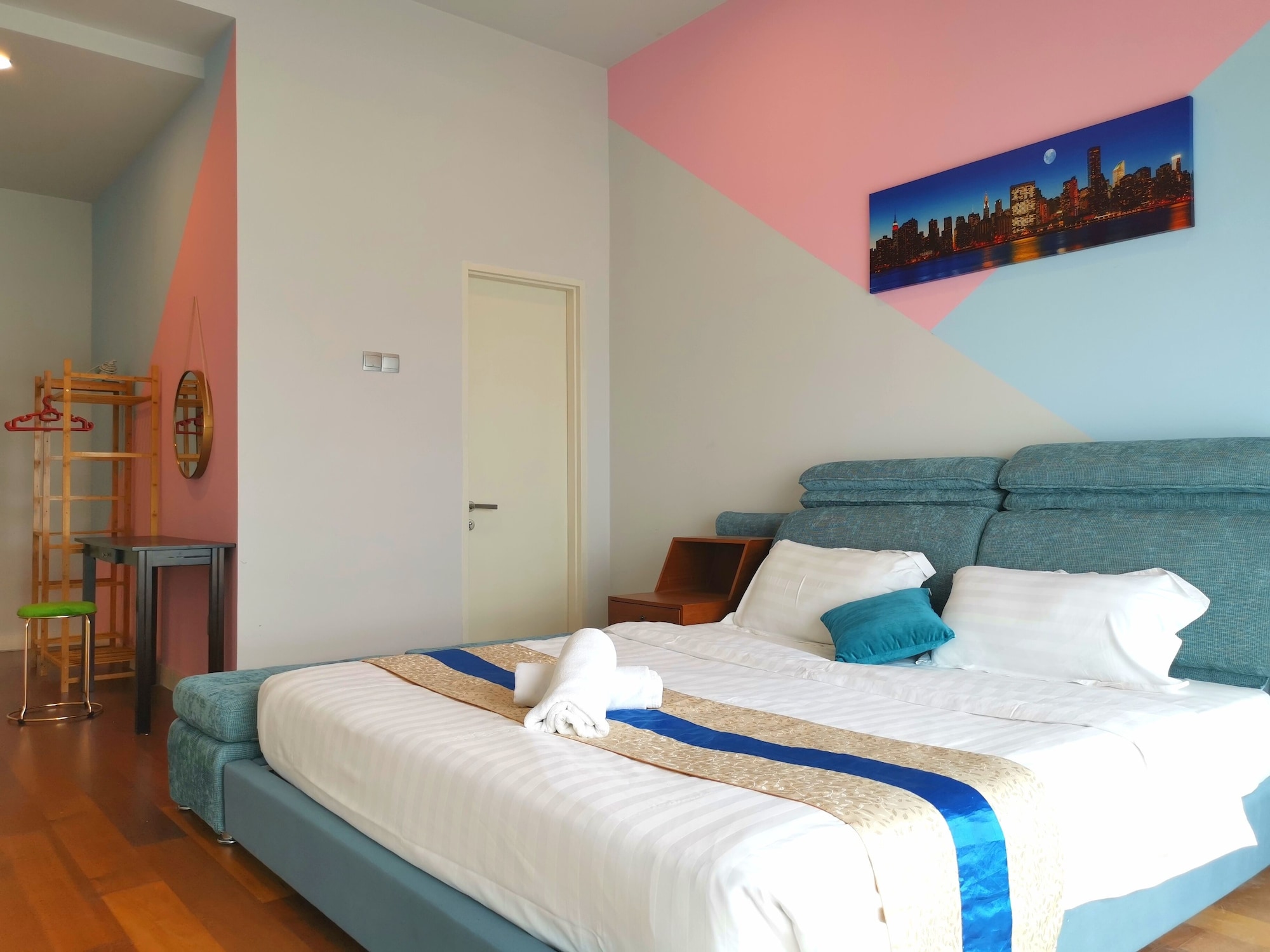 4 Bedrooms, Design, Apartment, 4 Beds, 2 King Beds, Queen Bed, Partial Sea View 5/7