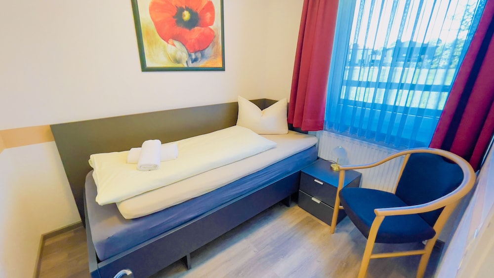 غرفة ثلاثية بسرير مزدوج وسرير فردي، Hotel Schnehagen 1/8