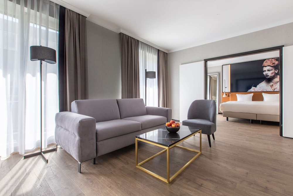 RADISSON BLU HOTEL BASEL 43/74