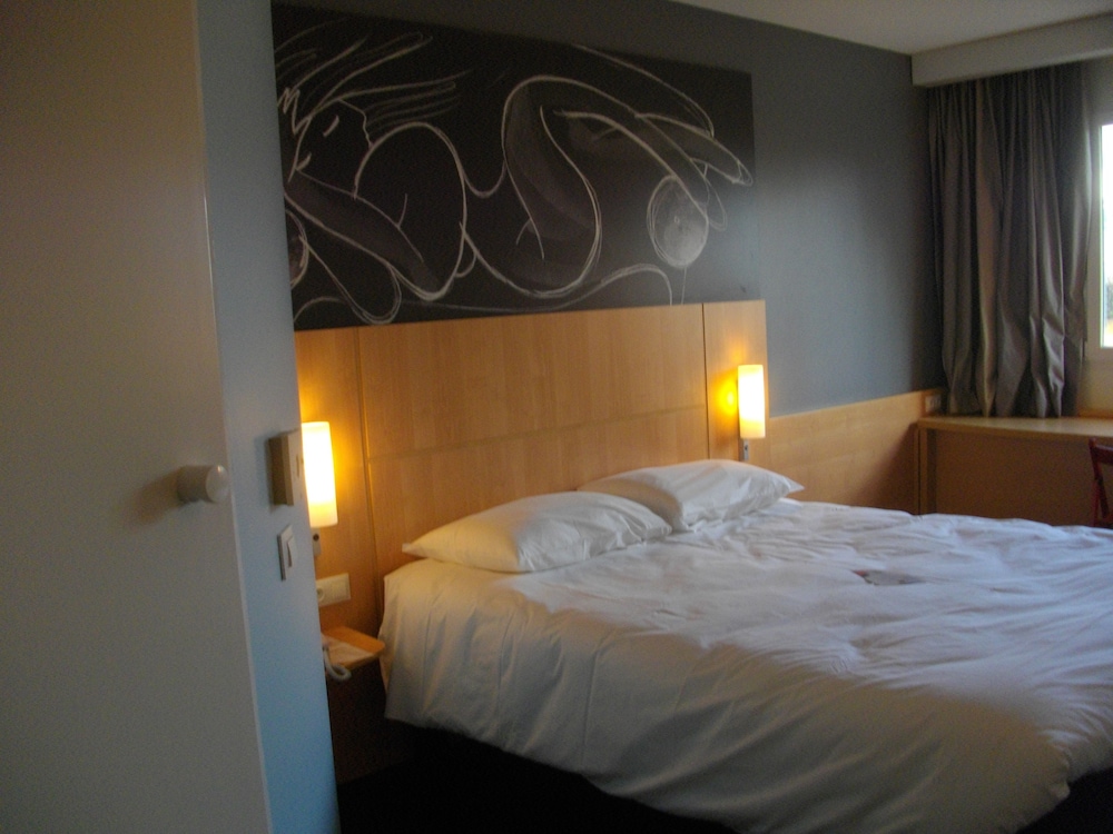 Ibis Issoire 22/57