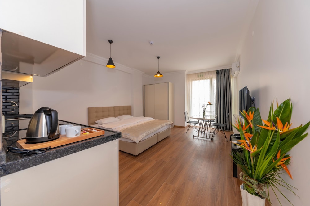 Joy Suites Hotel 55/69