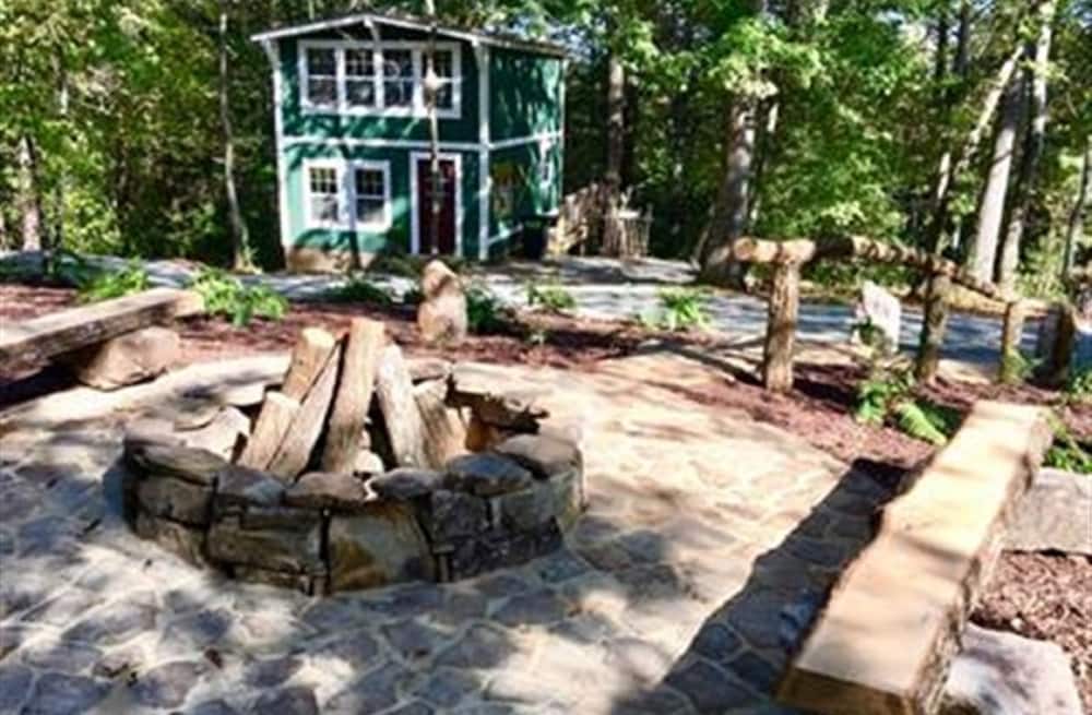 Lake Rabun Hotel Restaurant 44/50