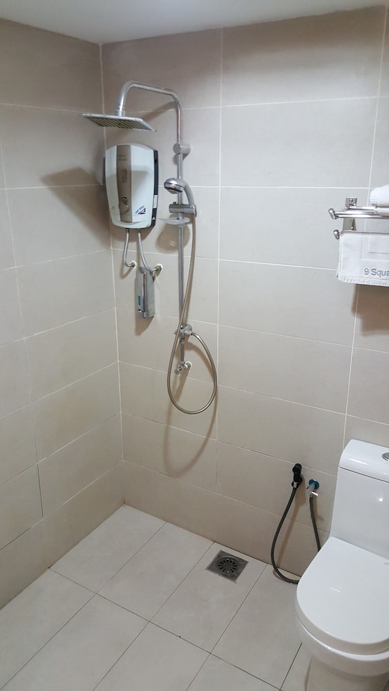 9 Square Hotel 29/31