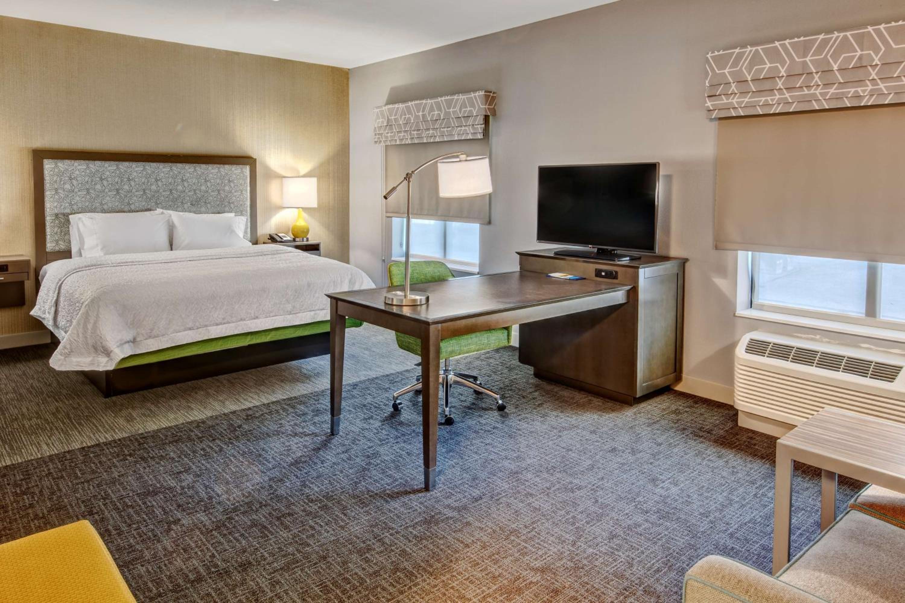 STUDIO, SUITE, KING BED