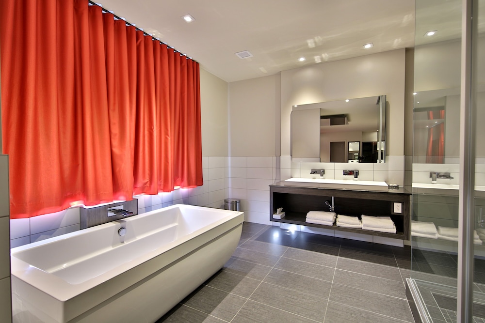 Hotel O Laval 32/33