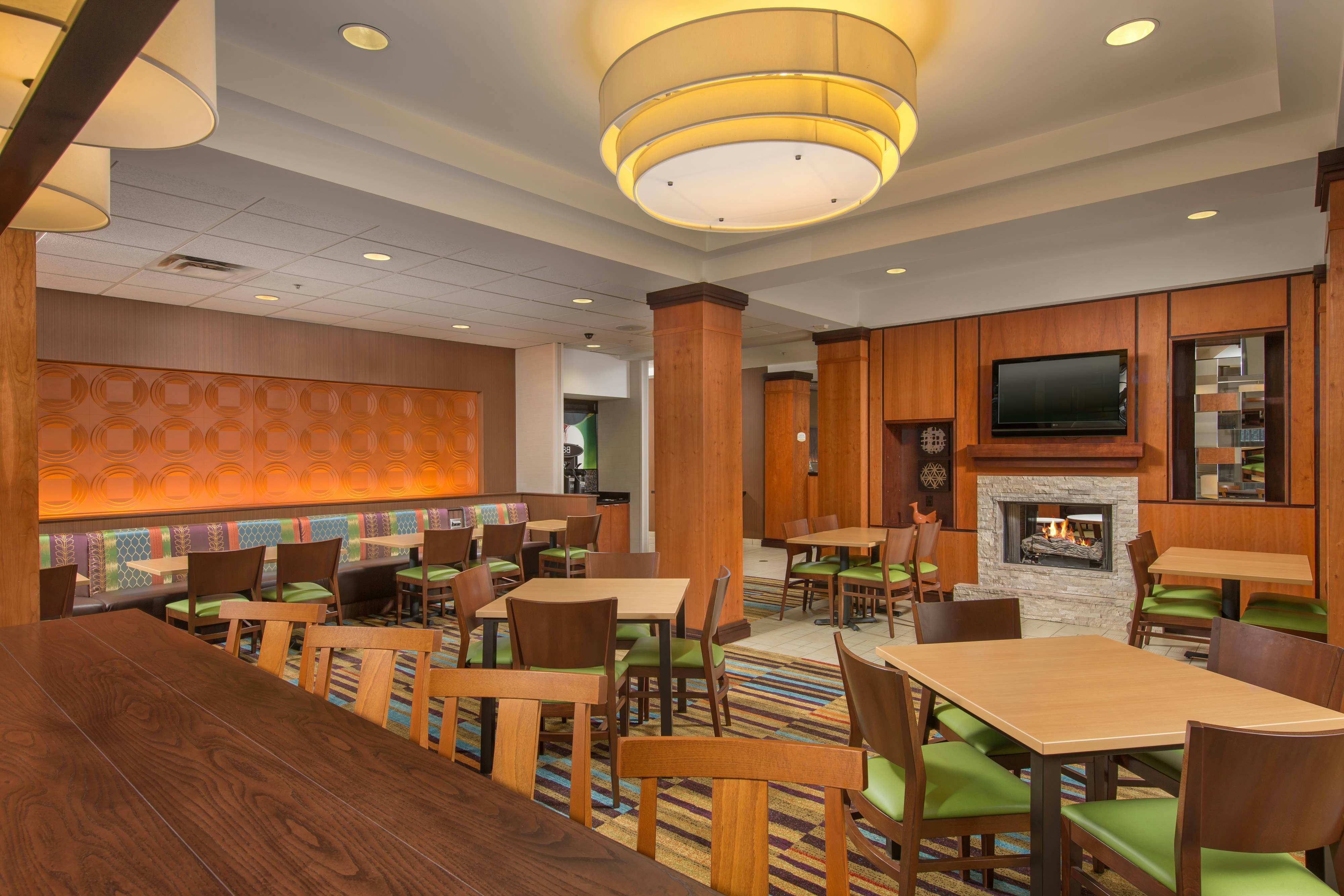 Fairfield Inn Suites Cleveland 15/25