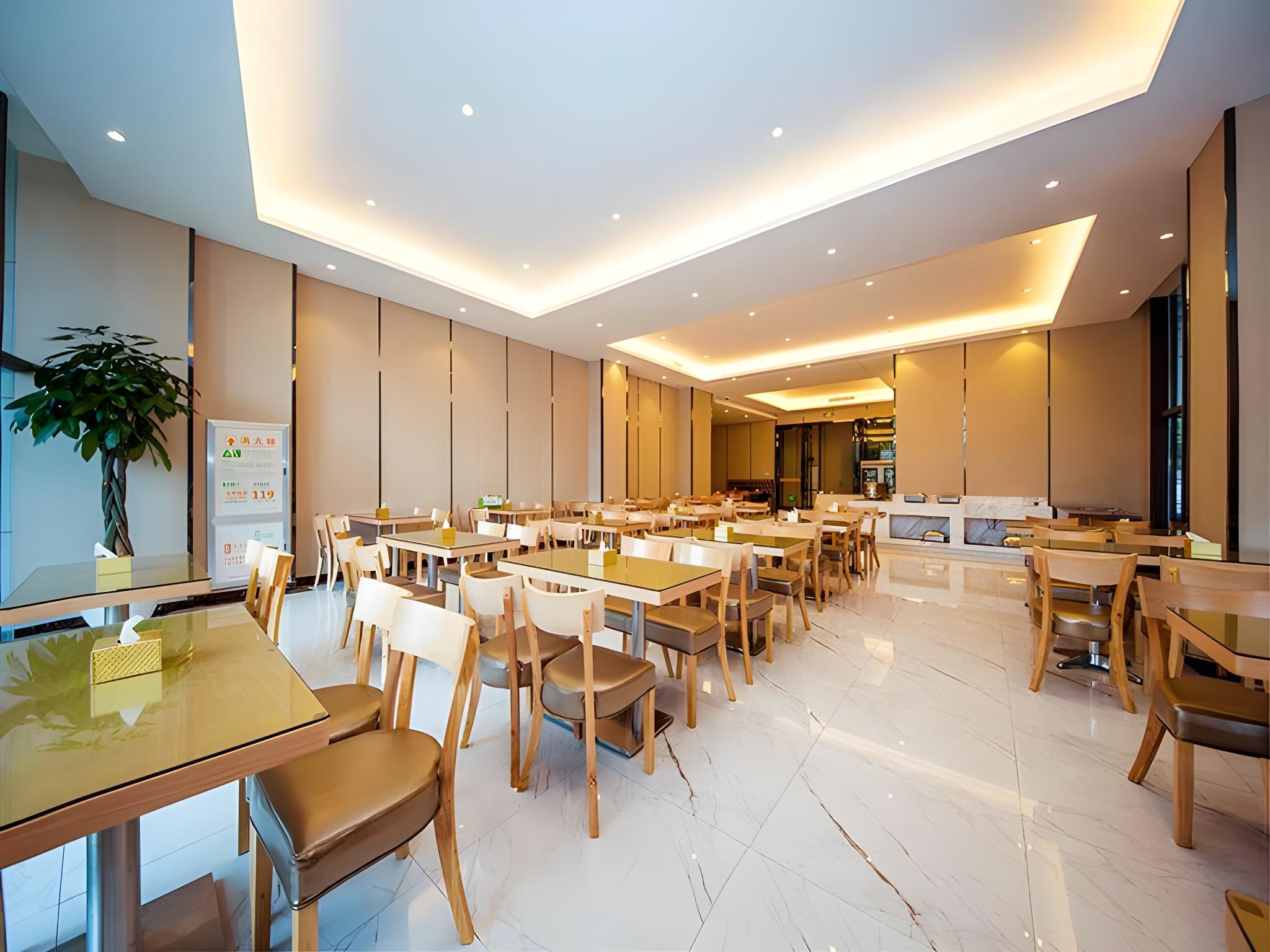 Vienna International Hotel (Wuhan Workers' Culture Palace Jiyuqiao Metro Station) 13/18
