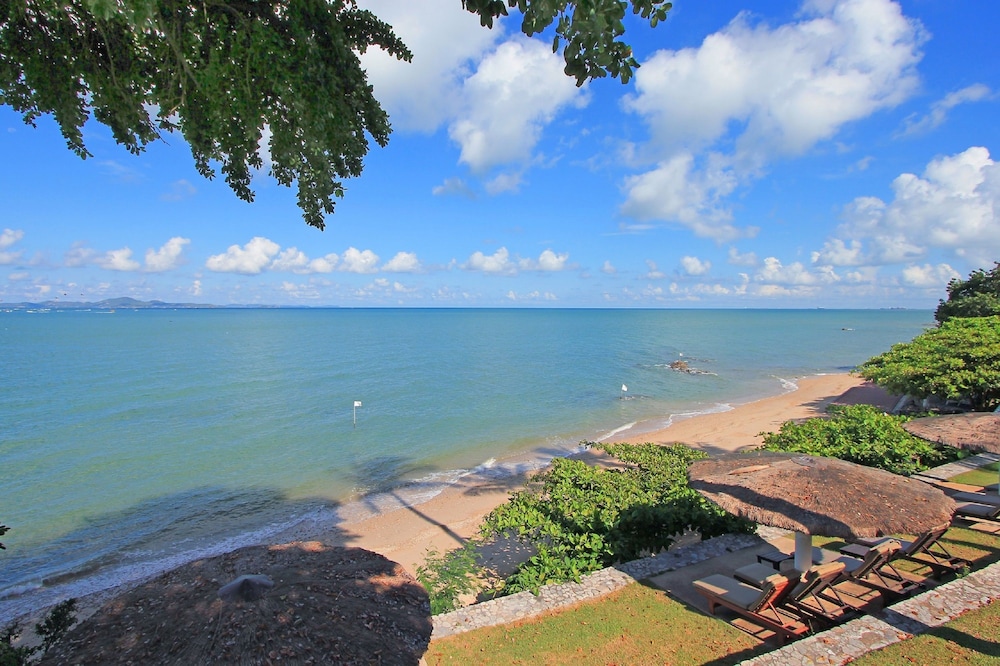 Dusit Thani Pattaya 46/50