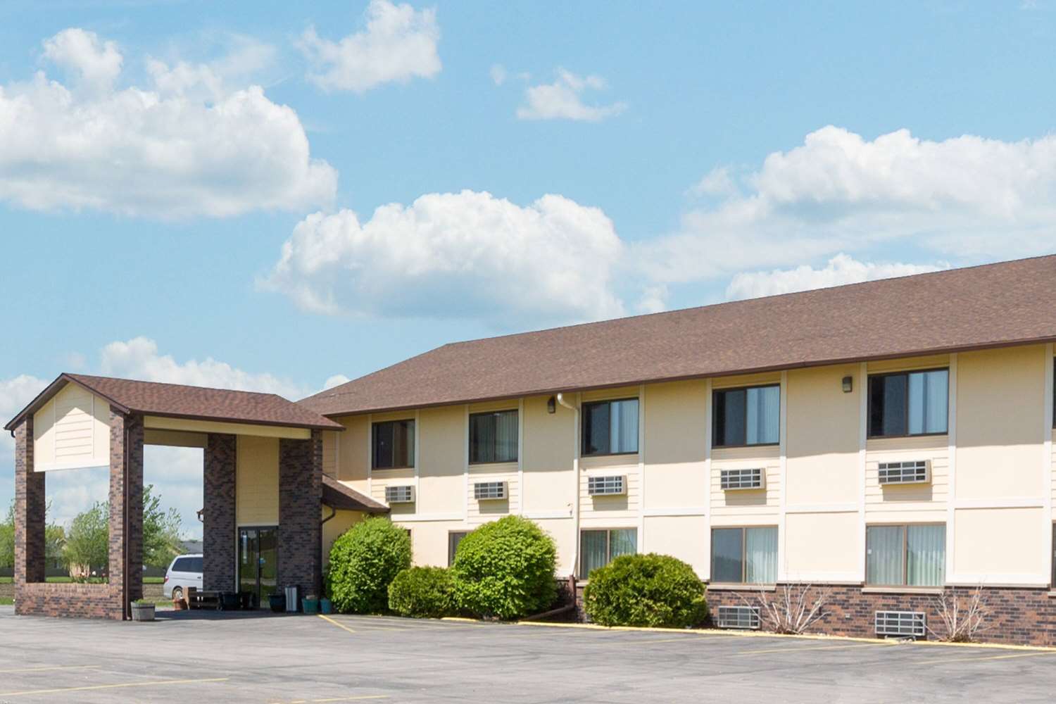 Super 8 Perry Ia 2/16