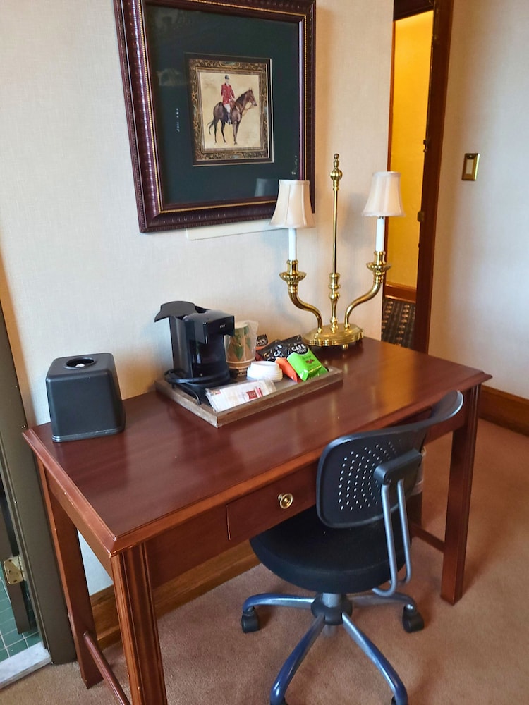 Altland House Inn and Suites 37/50