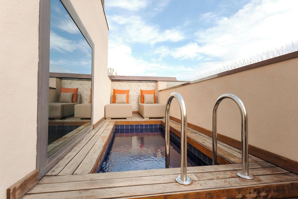 swimming pool spa