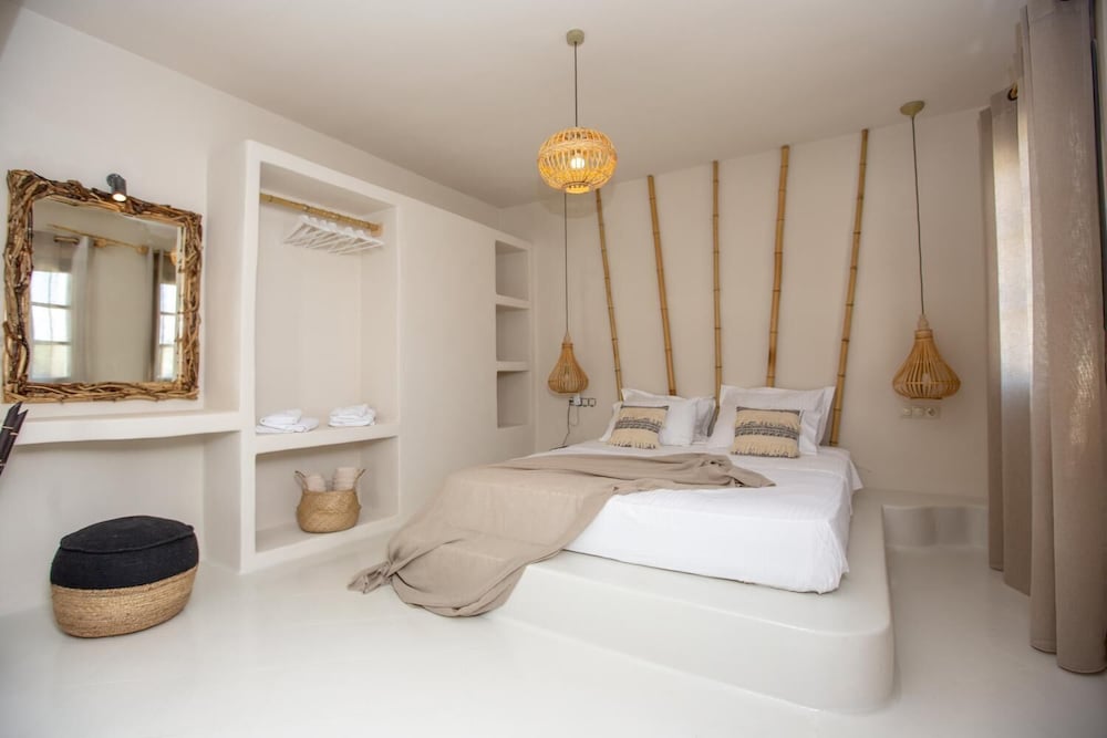 Ampelos Inn 18/47