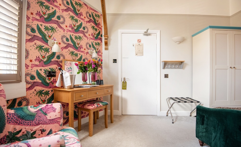 Harington's Hotel 35/50