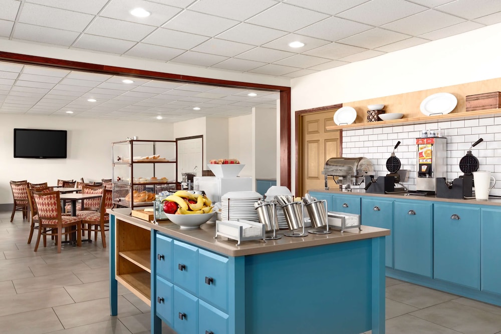 Country Inn & Suites By Radisson Kearney NE 26/37