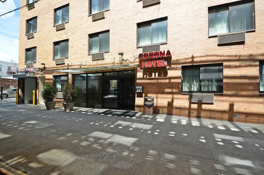 Corona Hotel 1/34