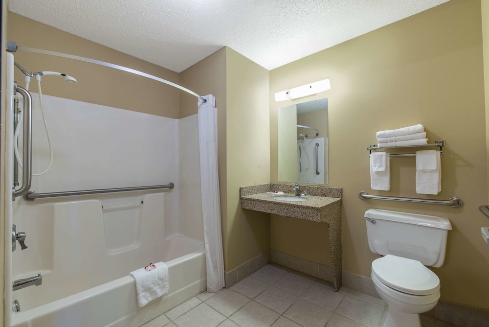 Days Inn by Wyndham Mitchell SD 10/36