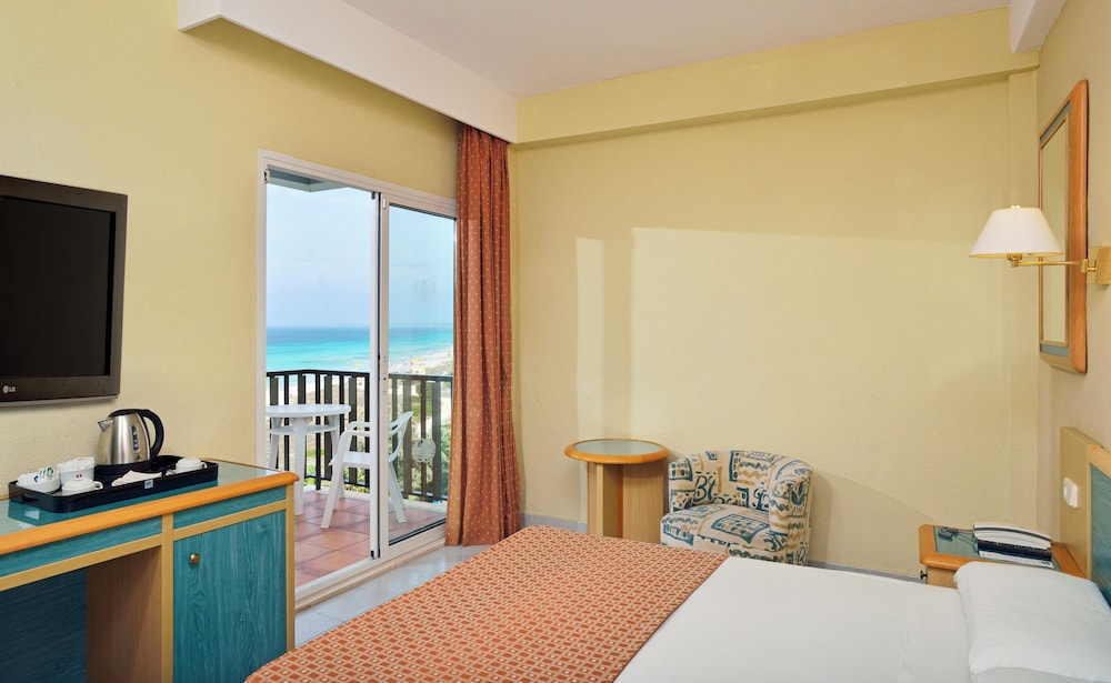 Standard, 1 Queen and 4 Single Beds, Sunset View