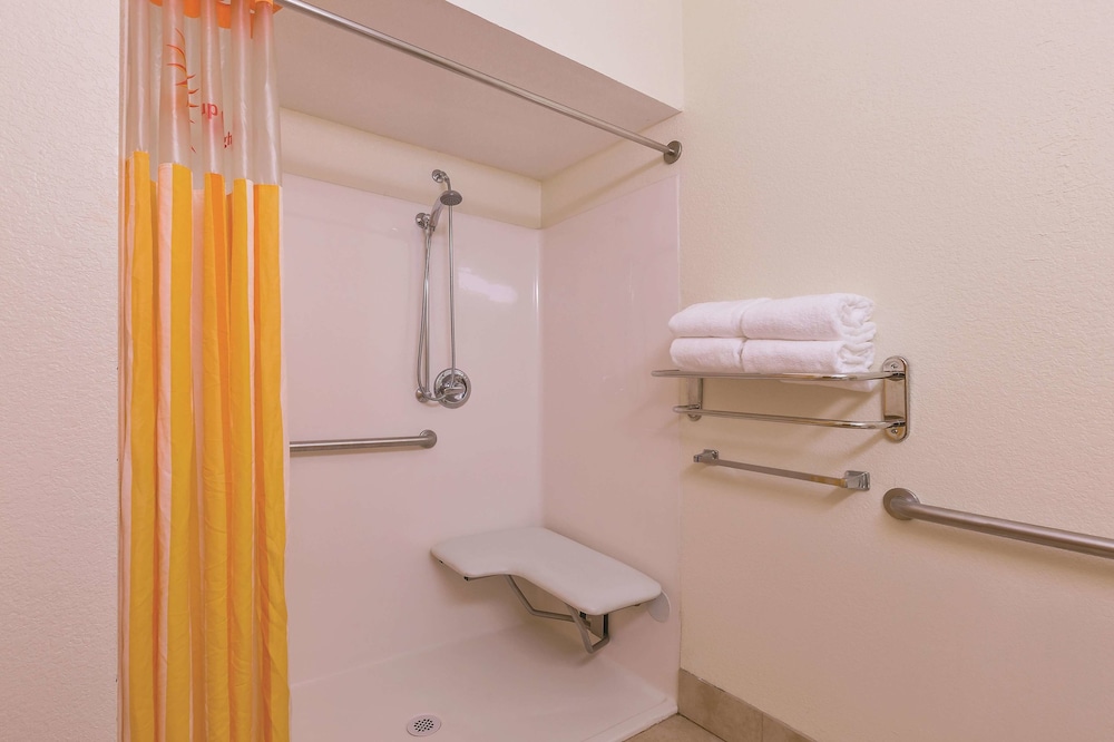 La Quinta Inn & Suites by Wyndham Tulare 19/40