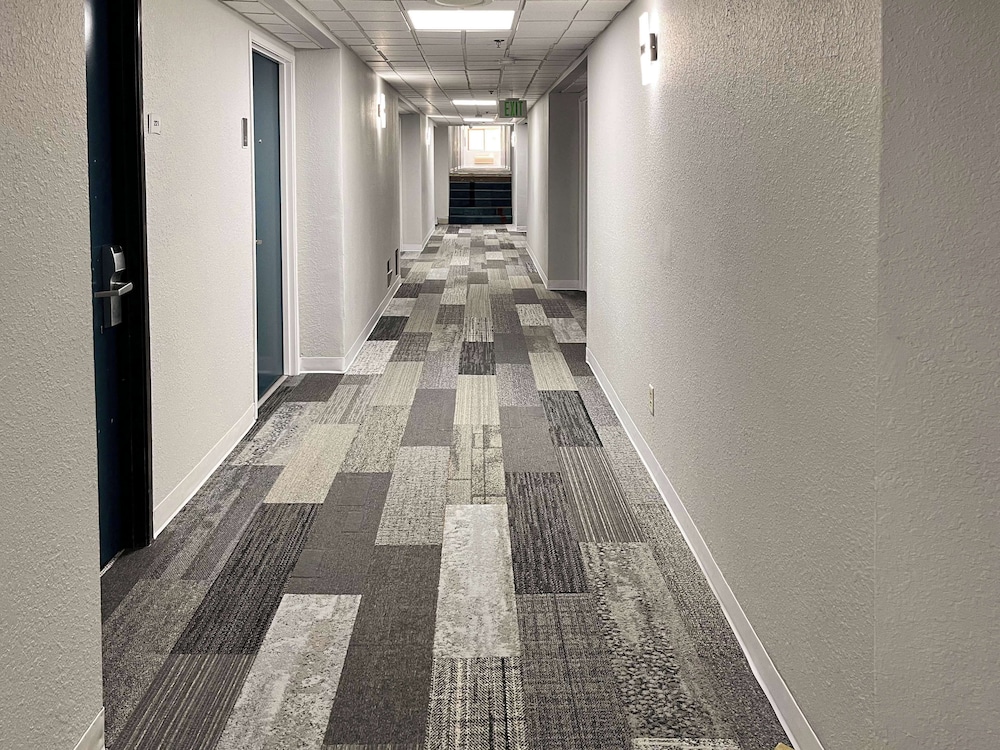 Studio6 Suites Elkhart, IN 34/40