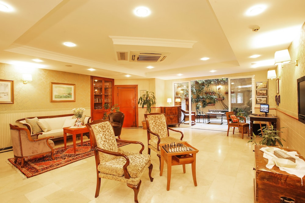 Erguvan Hotel 54/68