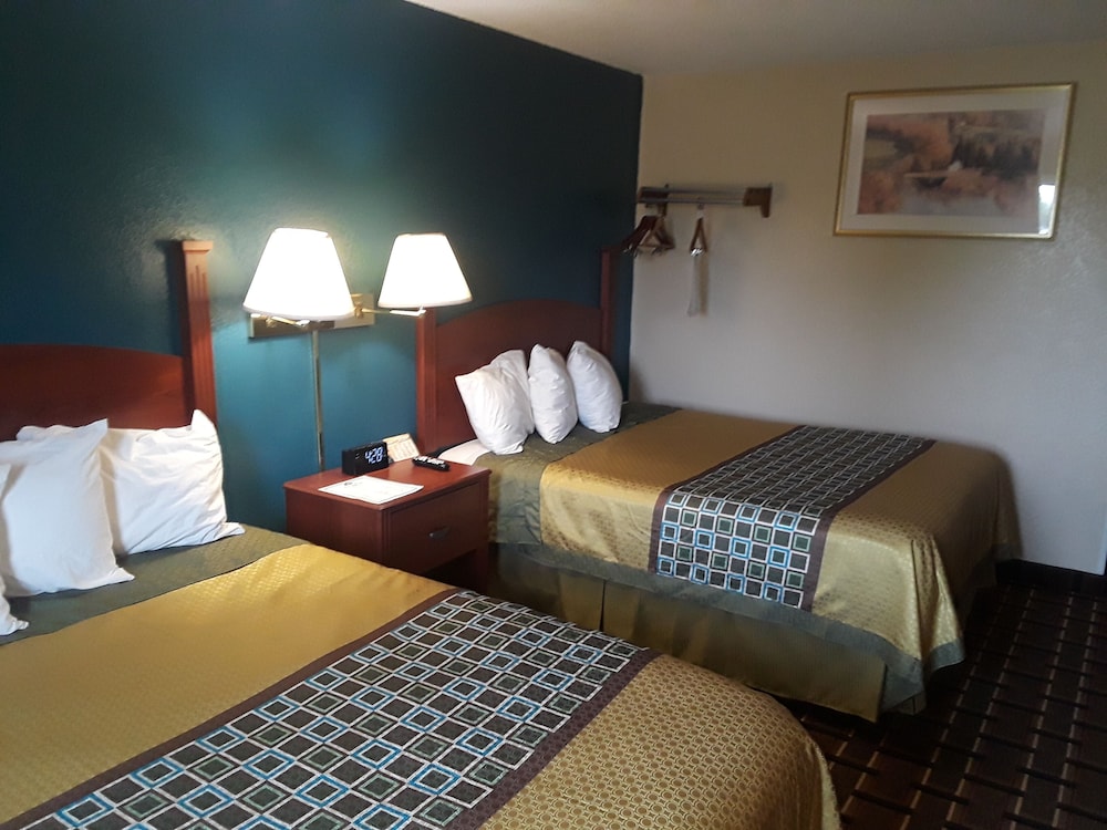 Faribault Hometown Inn & Suites 14/41