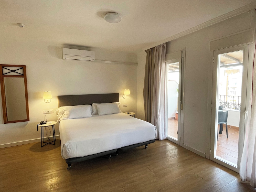 Superior, Double Bed, City View, Terrace
