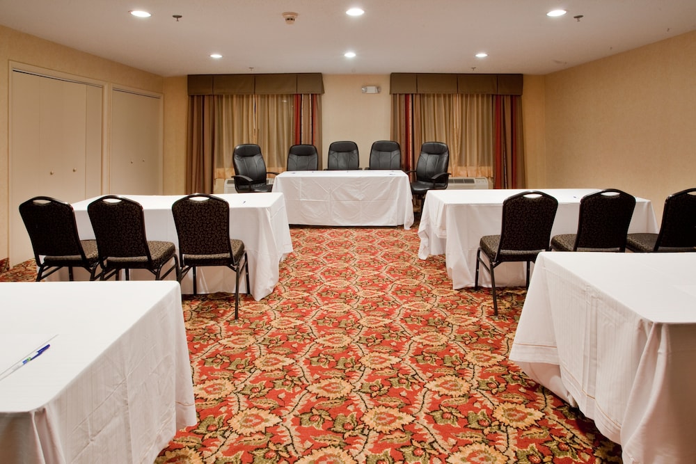 Holiday Inn Express Hotel And Suites Kinston 63/72