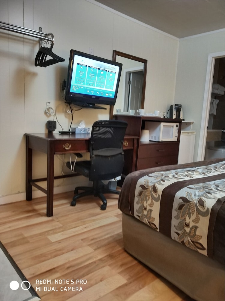 Parkway Motel & European Lodges 33/64