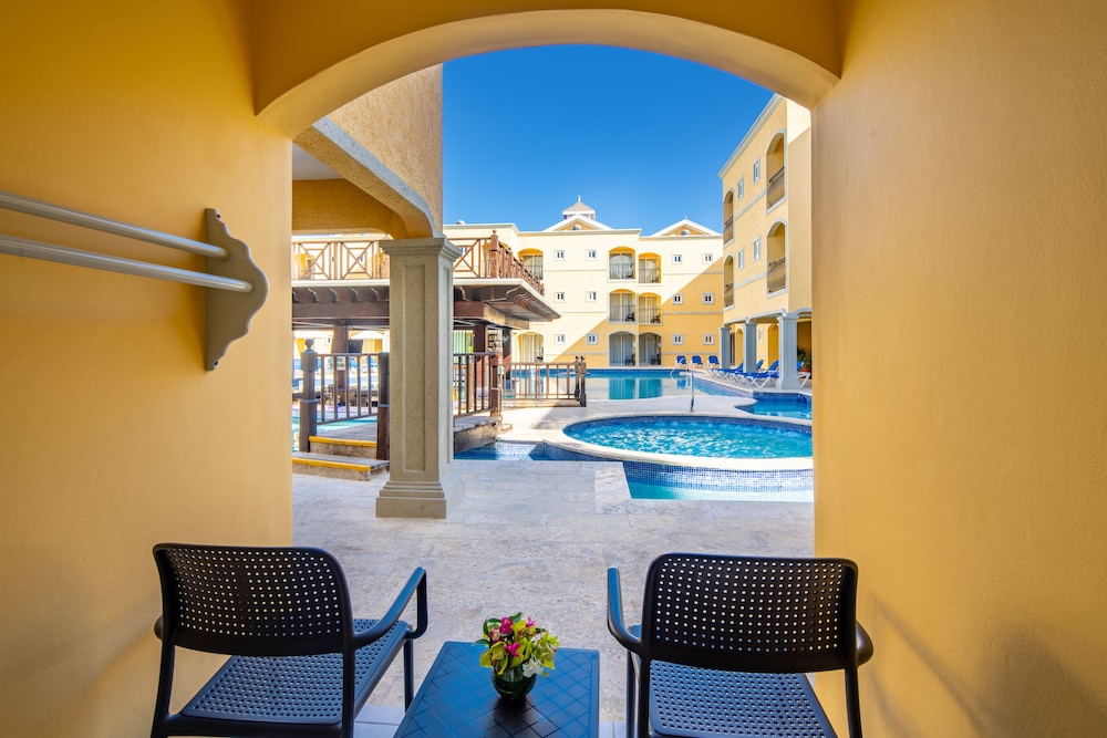 Jewel Paradise Cove Beach Resort and Spa All Inclusive - Adults Only 27/50