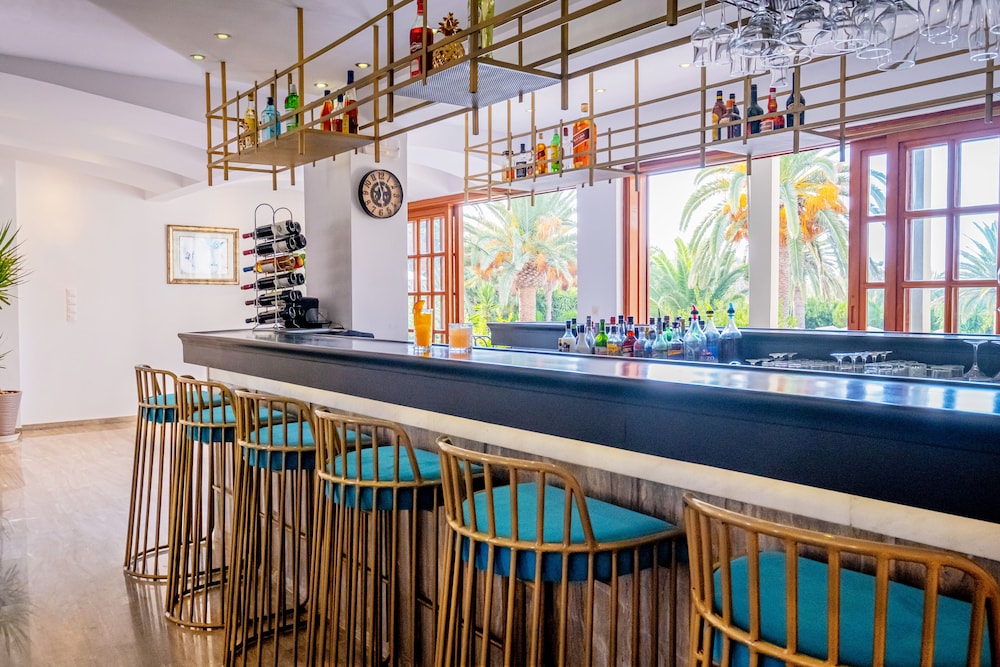 May Beach Hotel 22/43