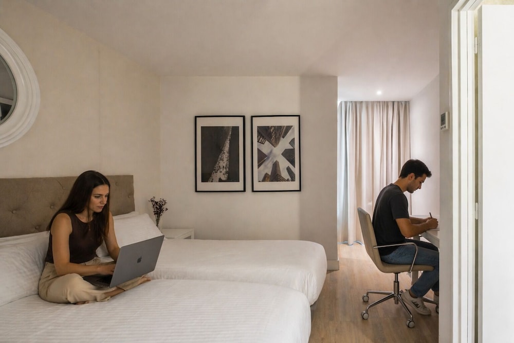 LATROUPE Grand Place Hostel 41/64