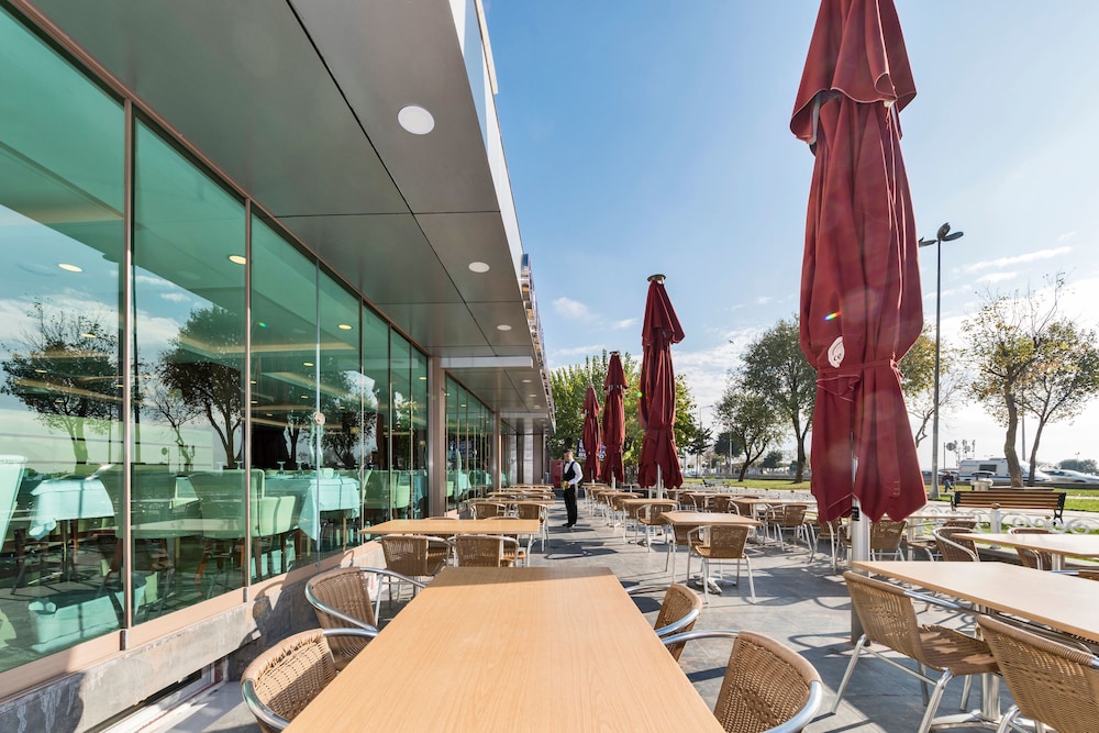 Cevheri S Hotel 38/53