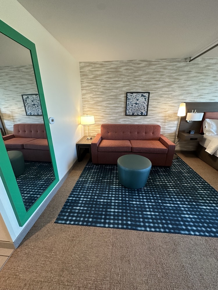 Home2 Suites by Hilton Racine 8/12