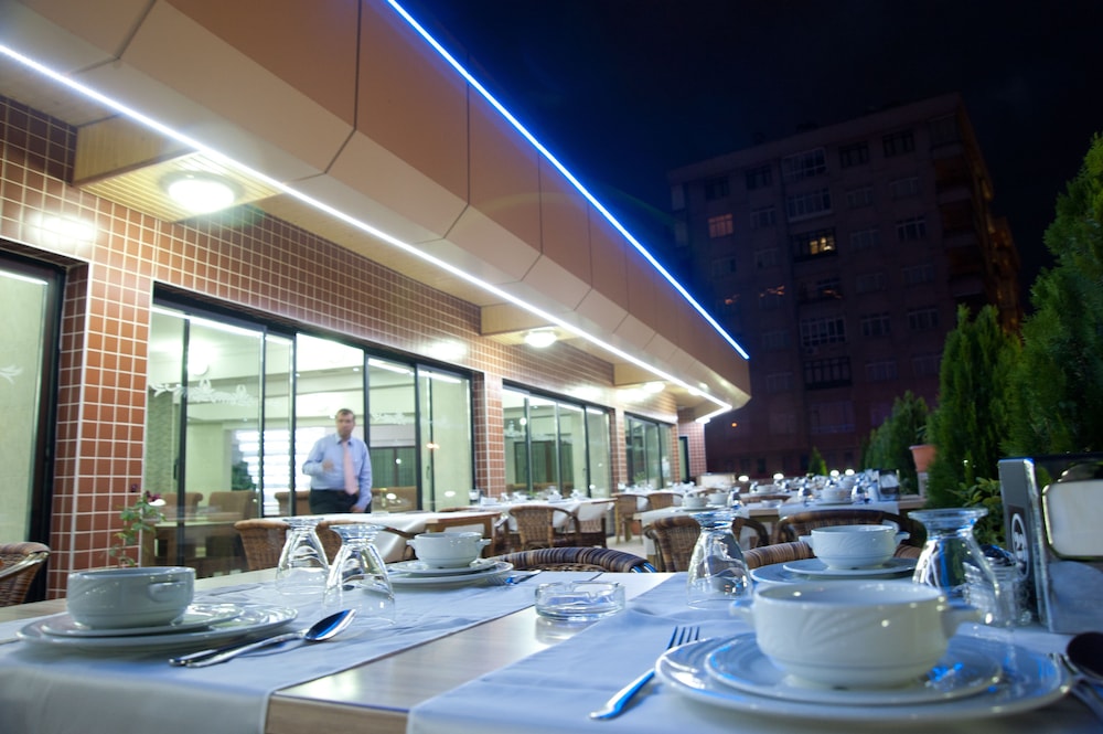 Dundar Hotel 39/48