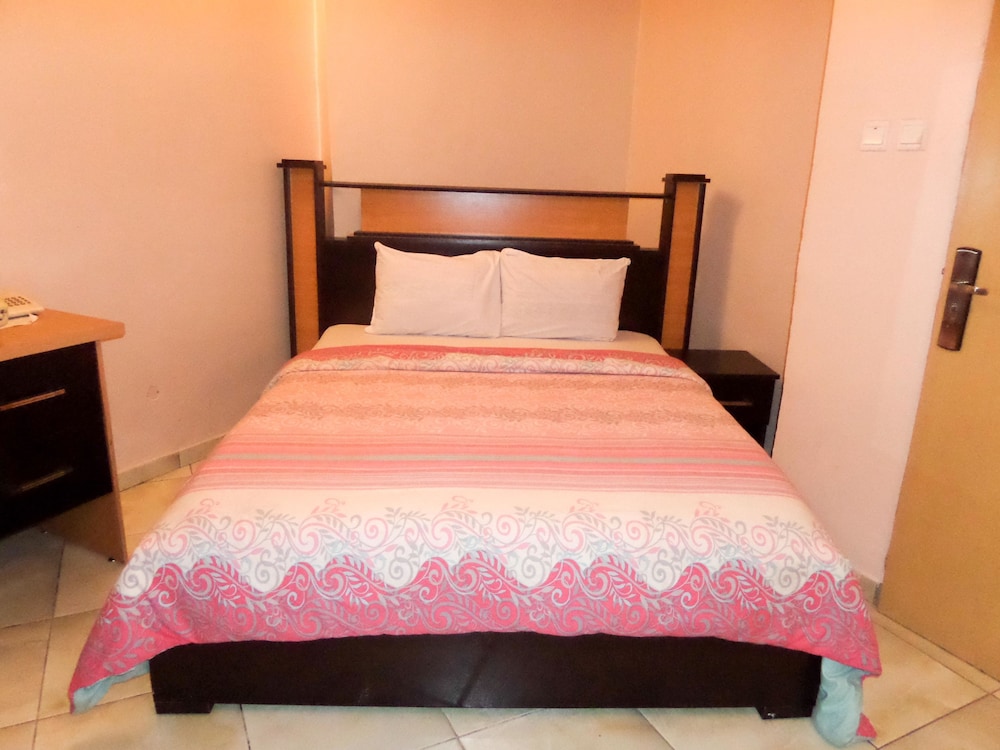 Royalview Hotel And Suites 15/62