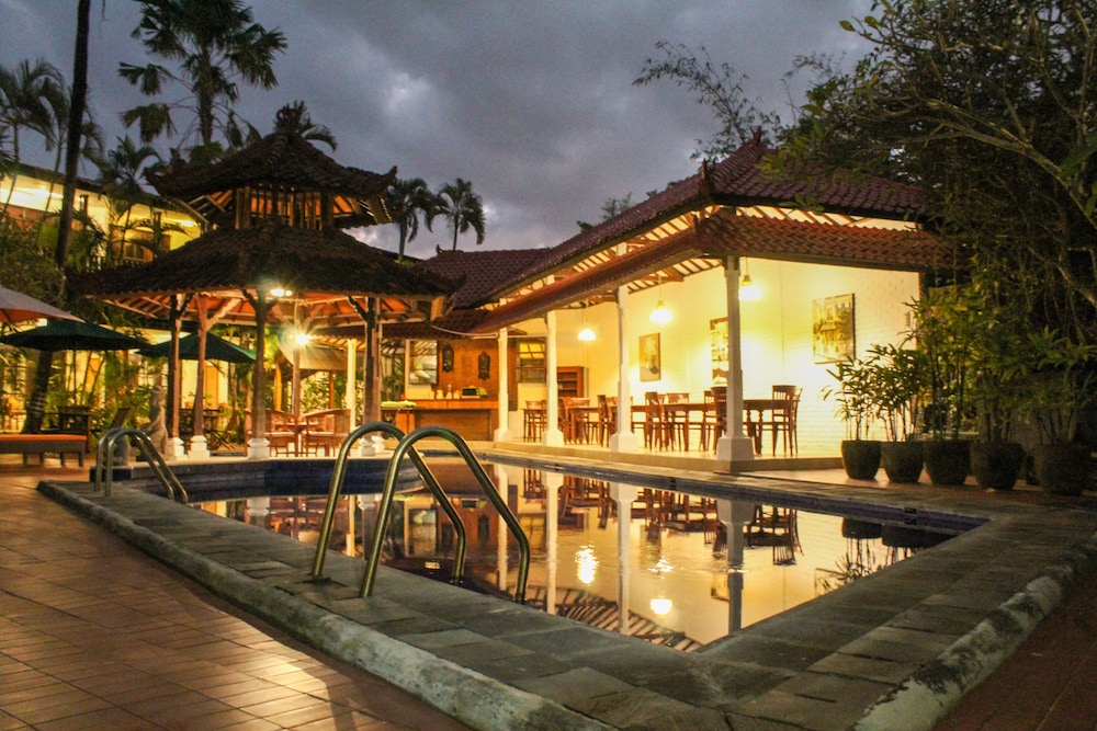 Sarinande Hotel 2/70