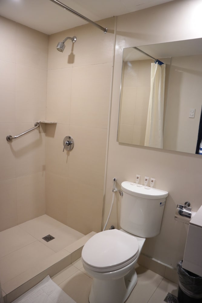 Gt Hotel Jaro 38/40