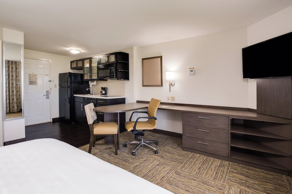 Candlewood Suites Ft. Lauderdale Airport Cruise 50/62