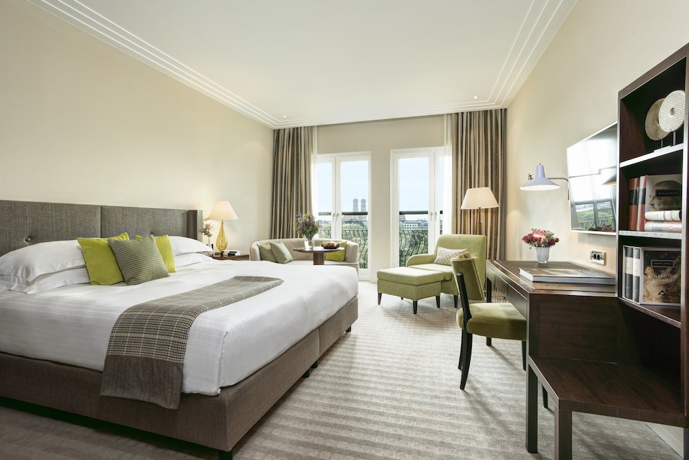 Deluxe, King Bed, Panoramic View, ROCCO FORTE THE CHARLES HOTEL 4/8