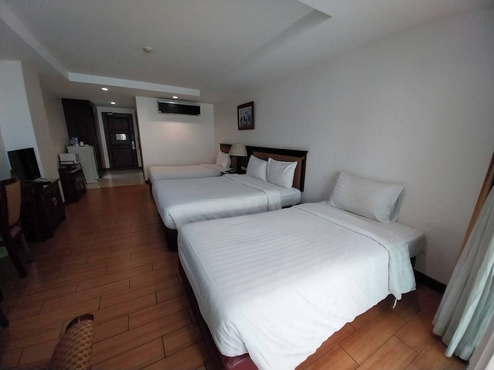 ROOM, TRIPLE
