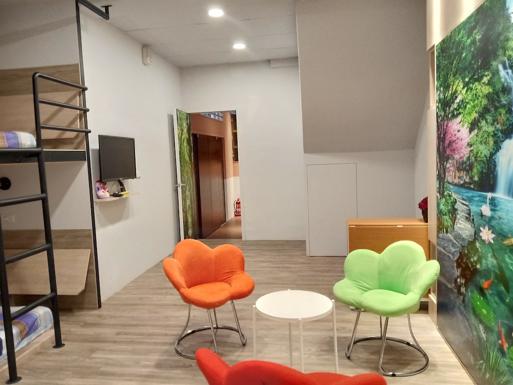 Df Park Space Hostel 30/50