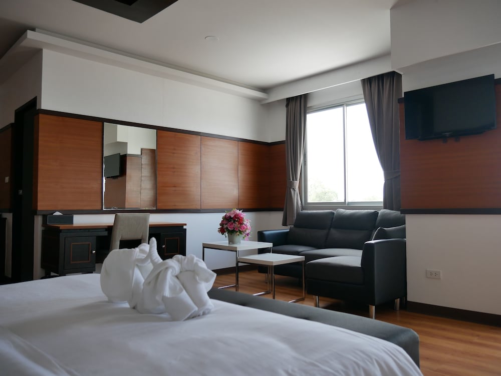 Blu Hotel Nakhon Phanom 12/35