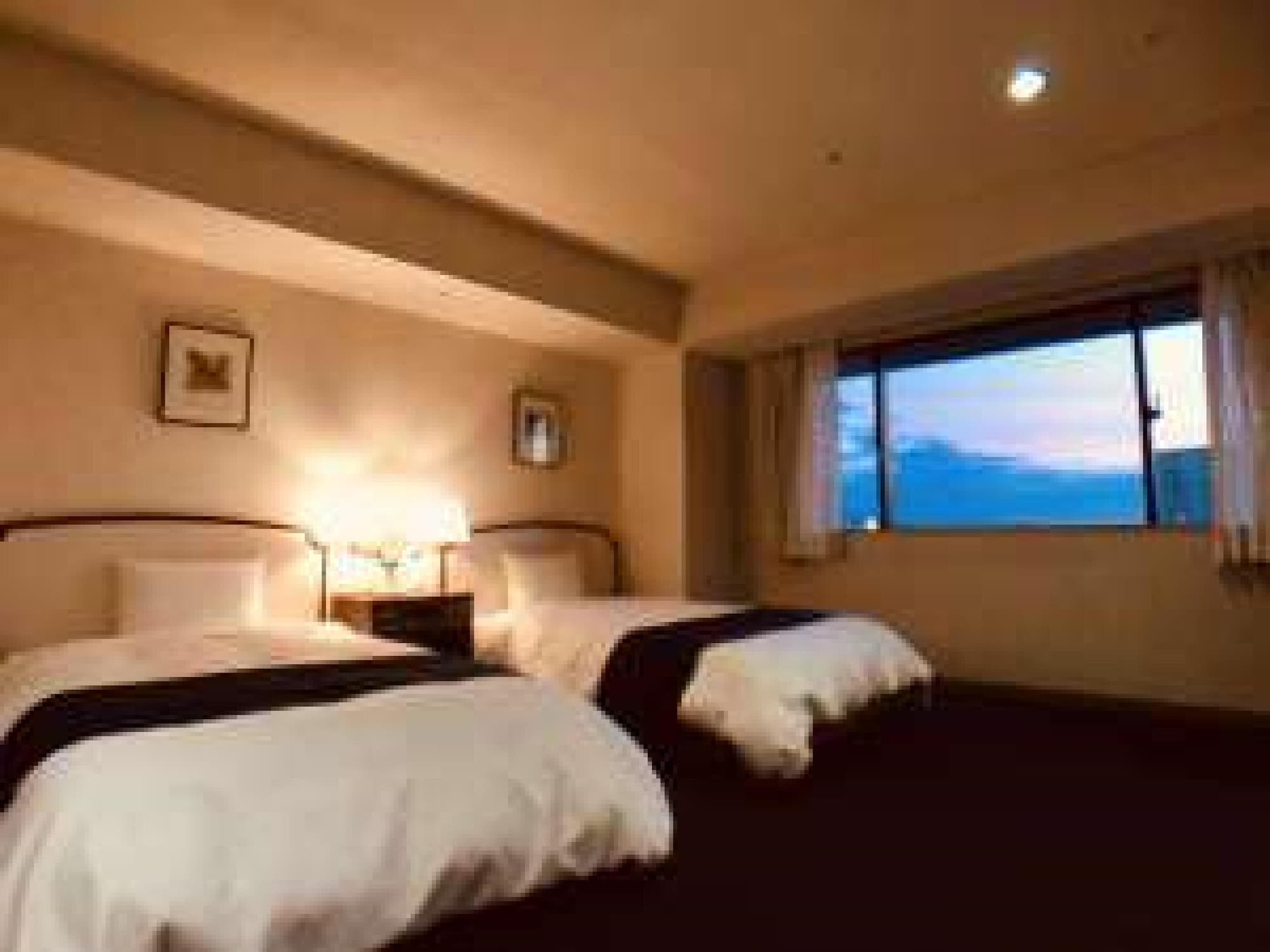 DELUXE, TWIN BEDS
