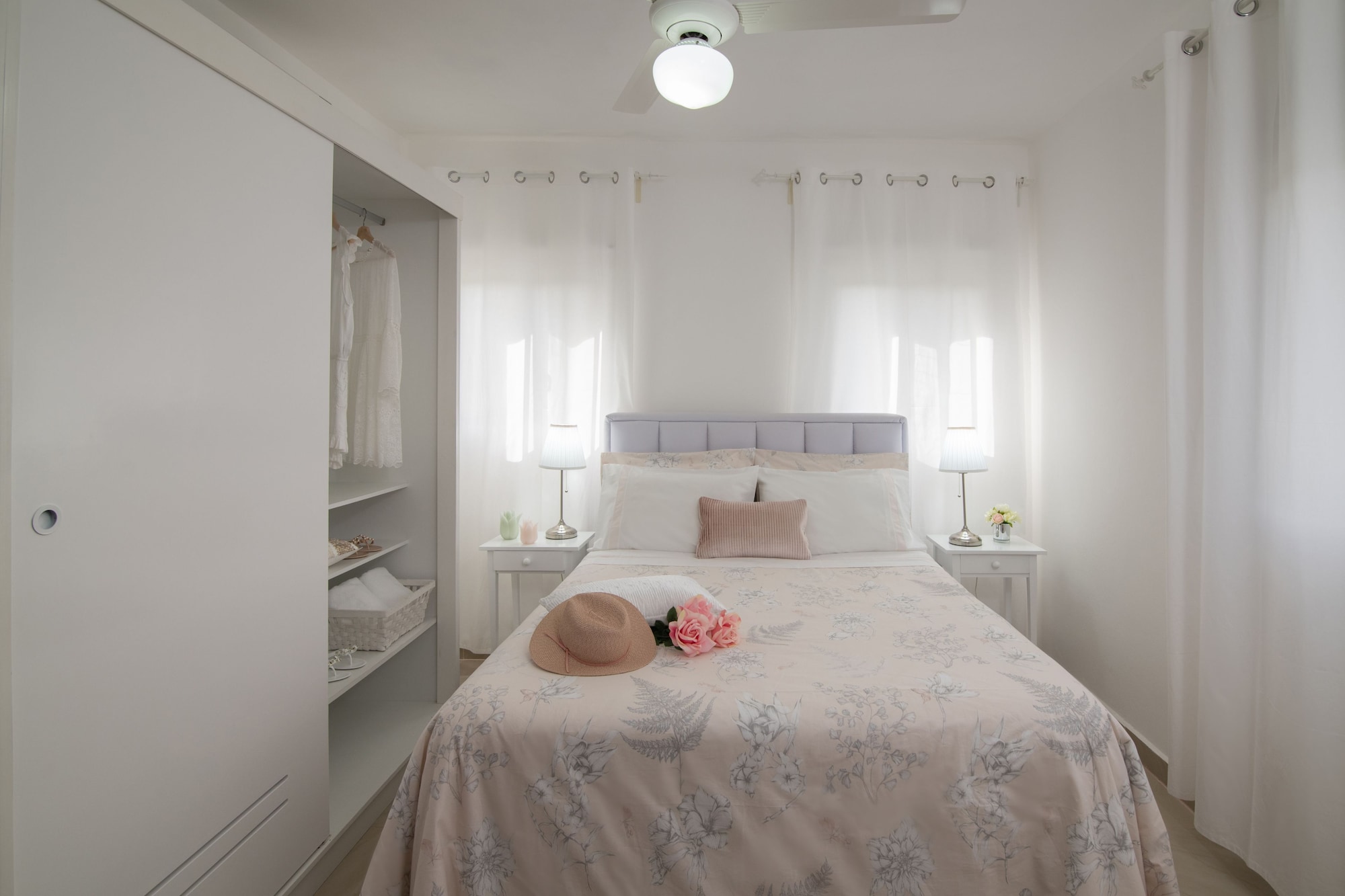 2 Bedrooms, Family Suite, 2 King Beds, 2 Bathrooms, Sofa