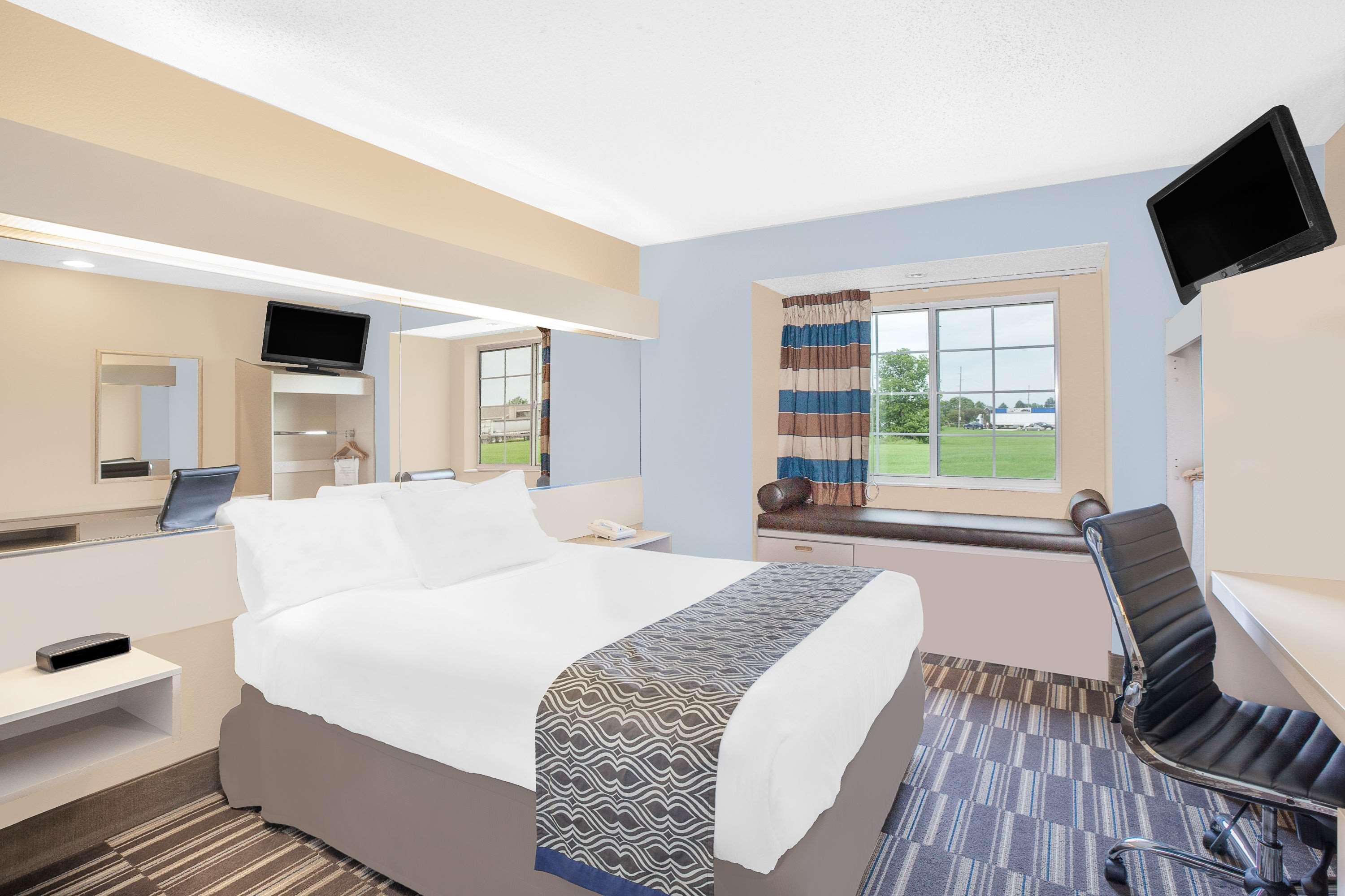 Microtel Inn & Suites By Wyndham Clear Lake 11/25