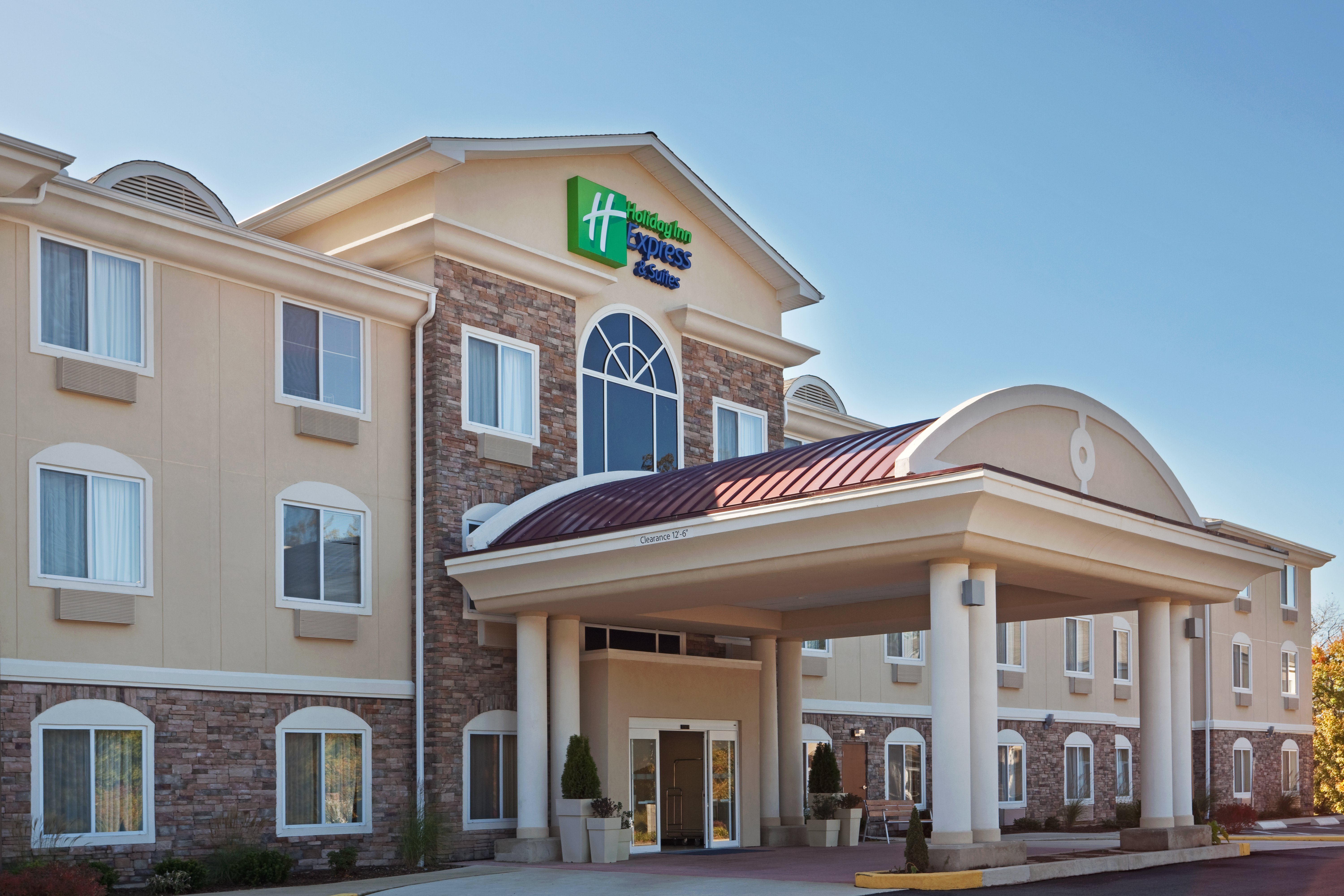 Holiday Inn Express Hotel Suites Meriden 2/50