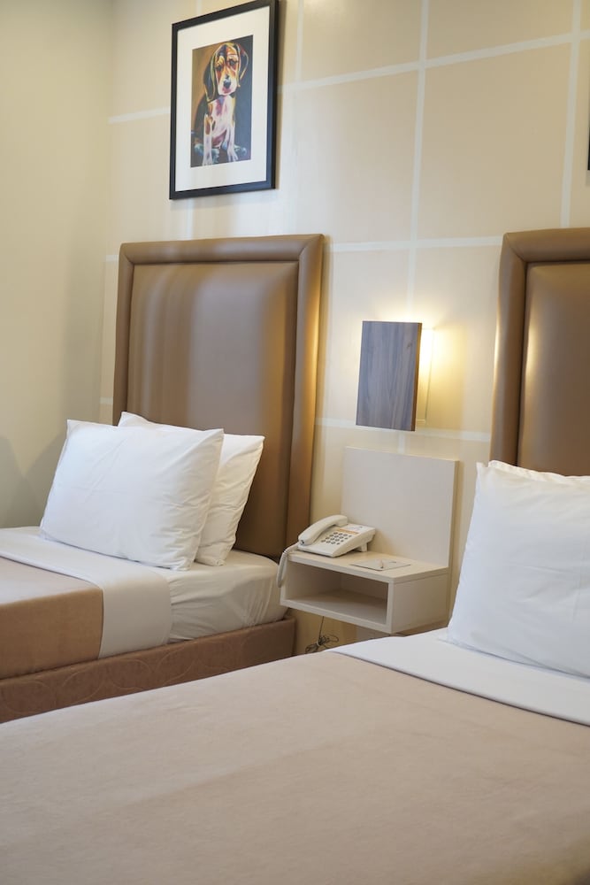 Cebu Uncle Tom's Cabin Hotel 20/66