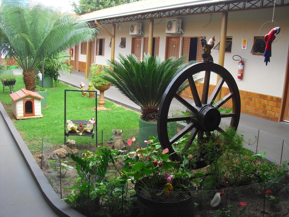 Estancia Hotel 54/57